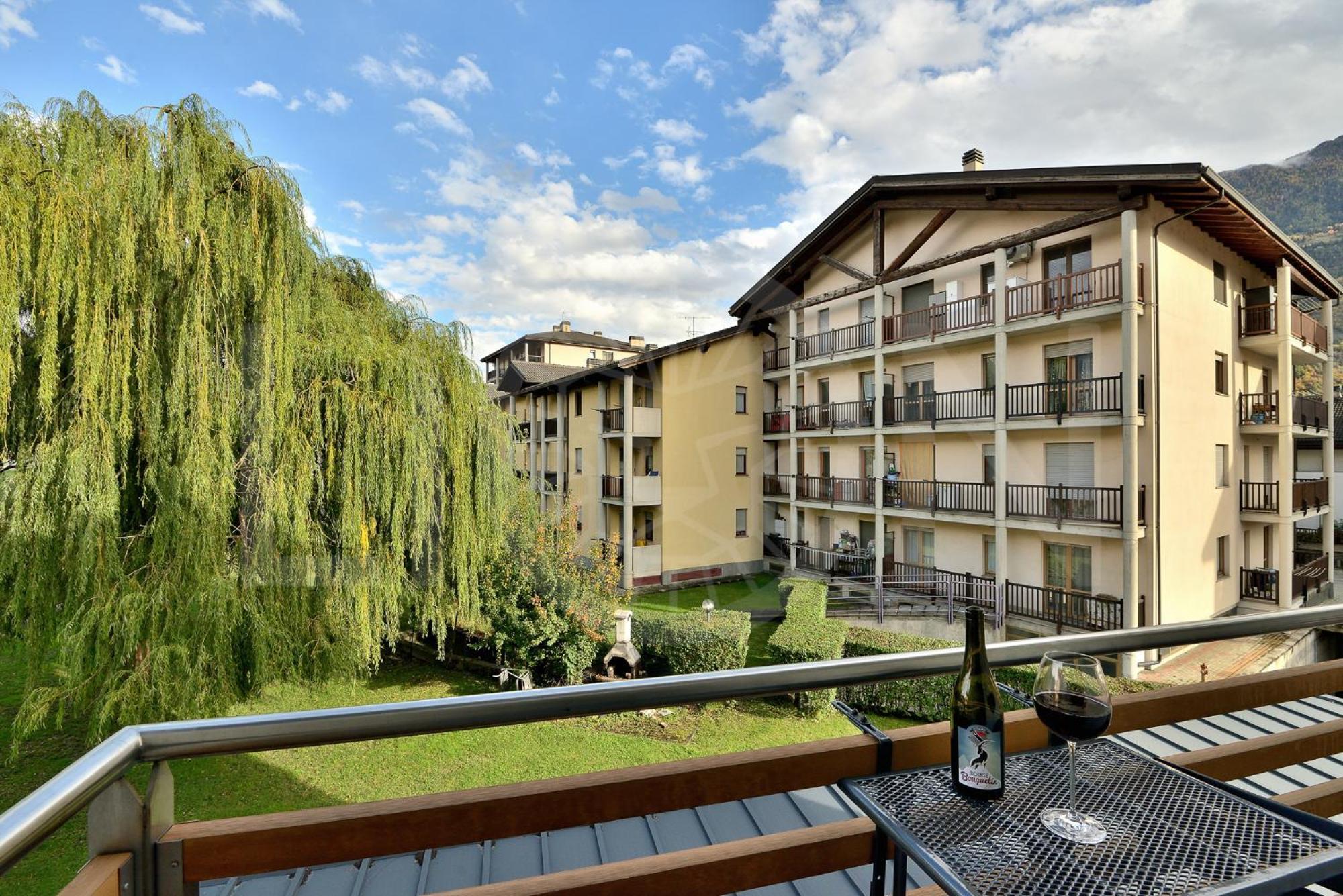 Le Lion Apartments - Bike & Ski Aosta Ngoại thất bức ảnh